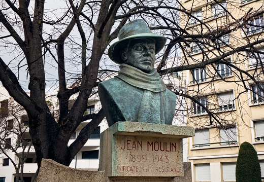 Jean Moulin dans un arbre